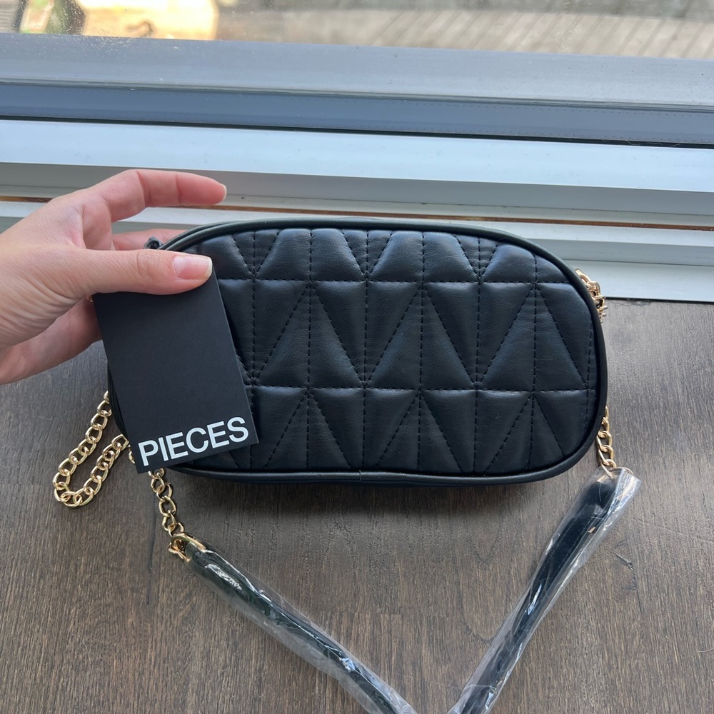Elegant Black Quilted Crossbody Bag